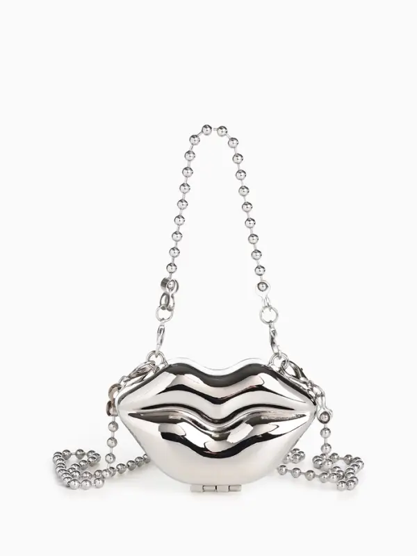 Сумка мини-клатч на магните, в форме губ, жёсткий корпус, на длинной цепочке, серебристая