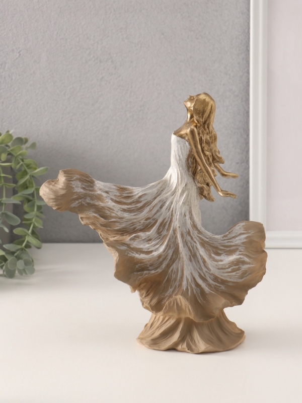 Сувенир полистоун  Сувенир полистоун "Перерождение. Девушка в летящем платье" бежевый 22,5х8,5х25 см