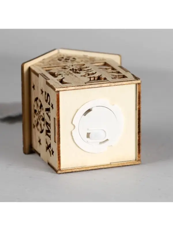 Ёлочная игрушка &laquo;Домик со снеговиком&raquo;, 8&times;6.5&times;6 см, от батареек, свечение тёплое белое