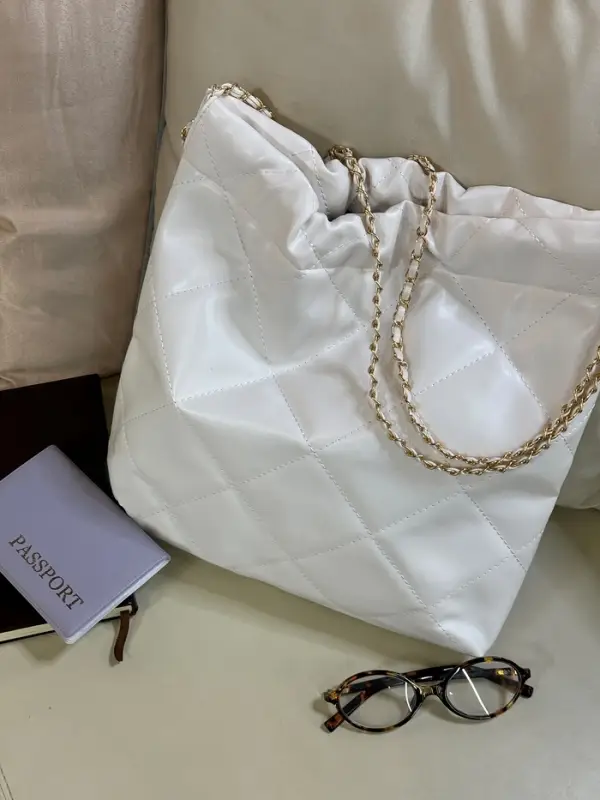 Сумка - мешок женская без застёжки, 35&times;7&times;33 см, со стёжкой, белая