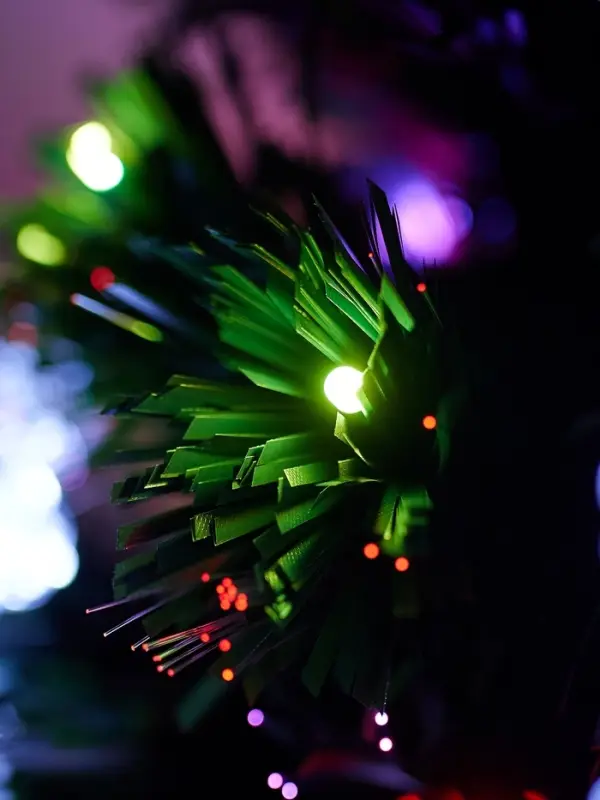 Ёлка светодиодная &laquo;Снежинки&raquo; 90 см, диаметр нижнего яруса 45 см, 80 веток, мигание, свечение мульти