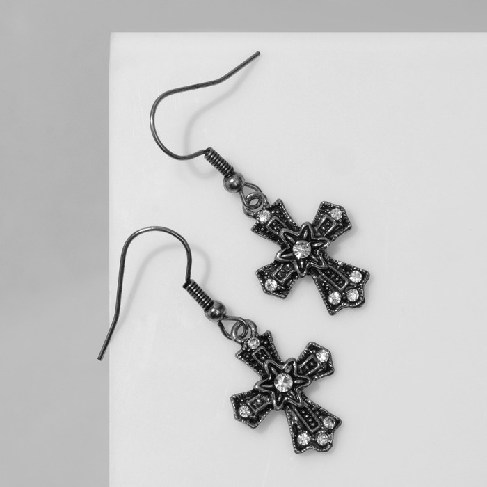 Серьги со стразами «Крестики» цветочные, цвет белый в чернёном серебре
