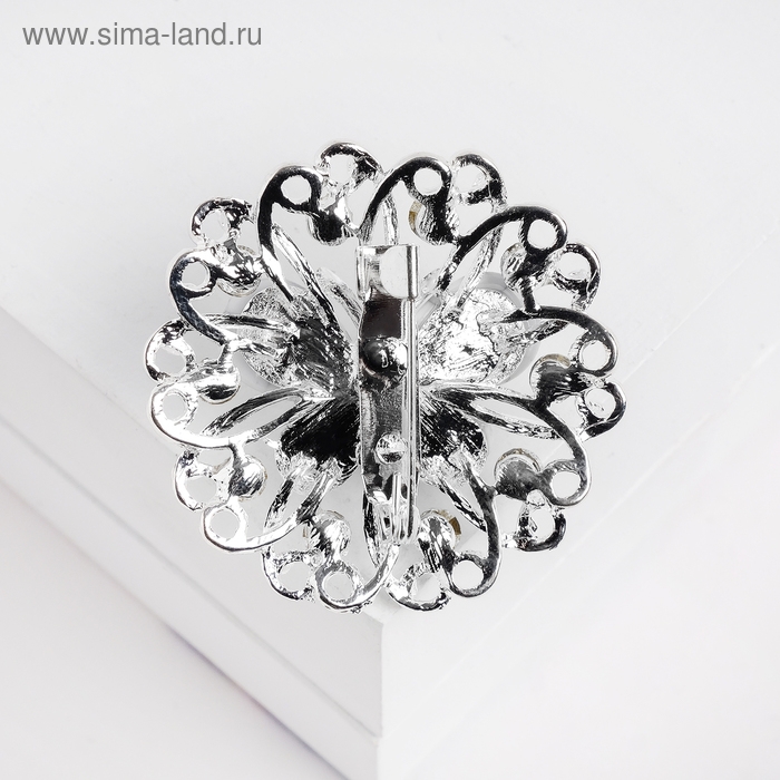 Брошь «Бабочка» на цветке, цвет бело-голубой в серебре Брошь «Бабочка» на цветке, цвет бело-голубой в серебре