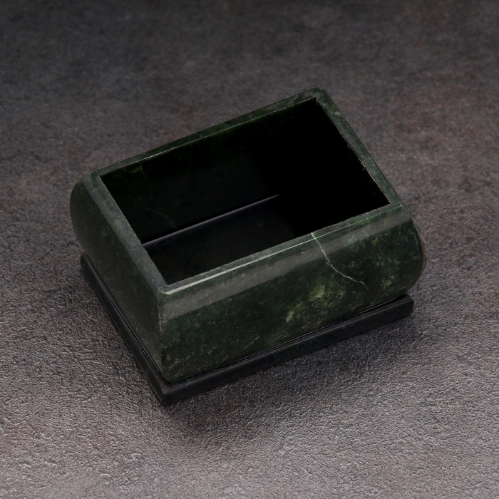 Шкатулка Шкатулка "Урал" прямоугольная, змеевик, с декоративным камнем, 7,5х5,5х5,5 см