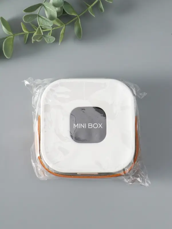 Шкатулка пластик для украшений с зеркалом, с ручкой 3 ячейки, 3 полосы, белый 9х9х3,8 см