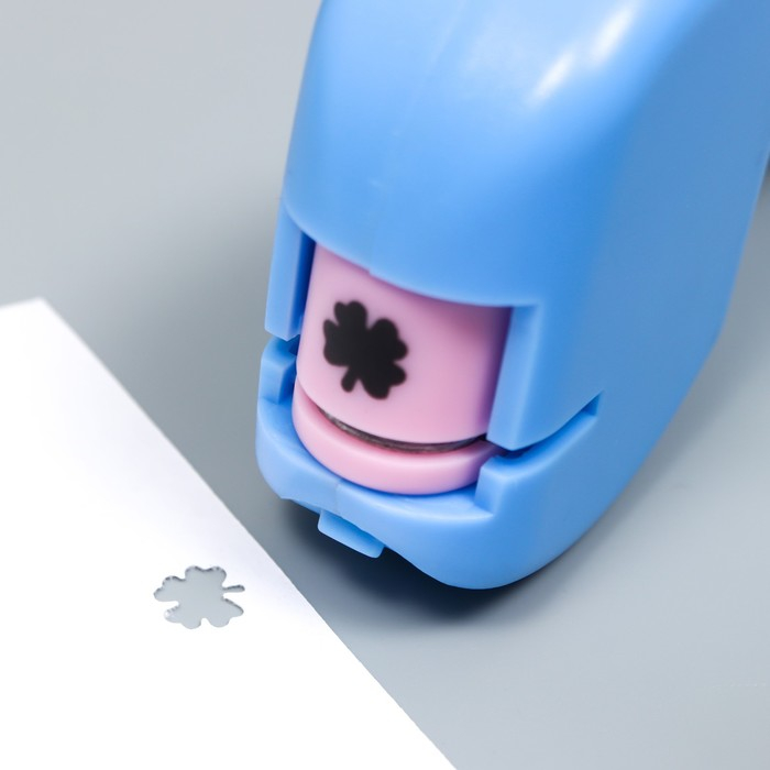 Набор фигурных дыроколов в сундуке (набор 36 шт) с держателем 20х26х4 см МИКС Набор фигурных дыроколов в сундуке (набор 36 шт) с держателем 20х26х4 см МИКС