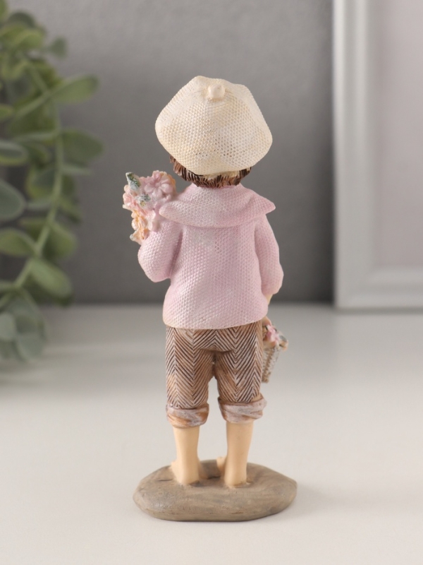 Сувенир полистоун  Сувенир полистоун "Мальчишка с корзиной цветов и букетом" коричнево-сиреневый 5,5х4х12 см