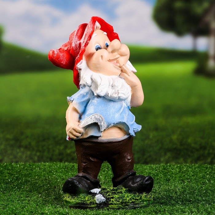 Садовая фигура  Садовая фигура "Гном с серпом" 30х14х14см