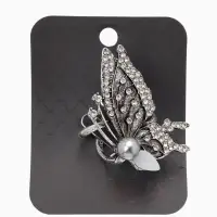 Кольцо для платка "Бабочка профиль", цвет белый в чернёном серебре Кольцо для платка "Бабочка профиль", цвет белый в чернёном серебре