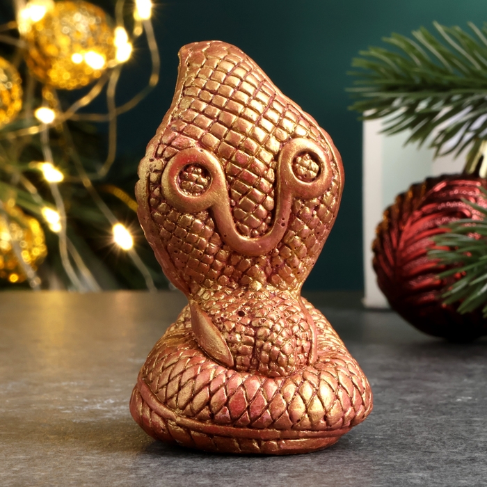 Новый год. Символ 2025. Фигура Новый год. Символ 2025. Фигура "Змея Кобра малая" бордовый с позолотой, 6х4х4см