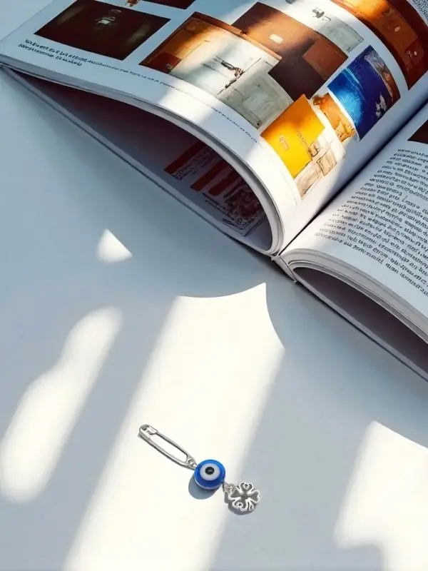 Булавка-оберег &laquo;Защита души, тела и духа&raquo;, 2.2 см, бело-синяя в серебре