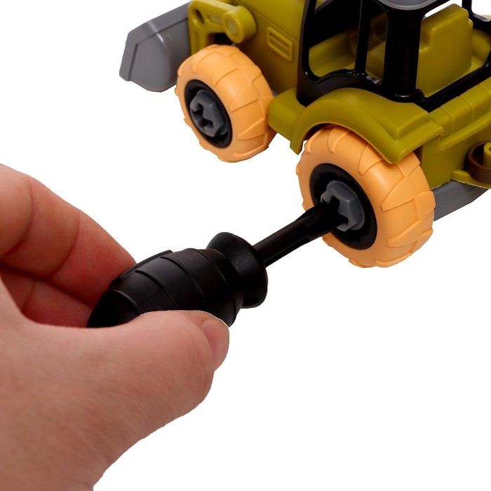 Конструктор винтовой «Трактор лесоперевозчик», с отвёрткой Конструктор винтовой «Трактор лесоперевозчик», с отвёрткой