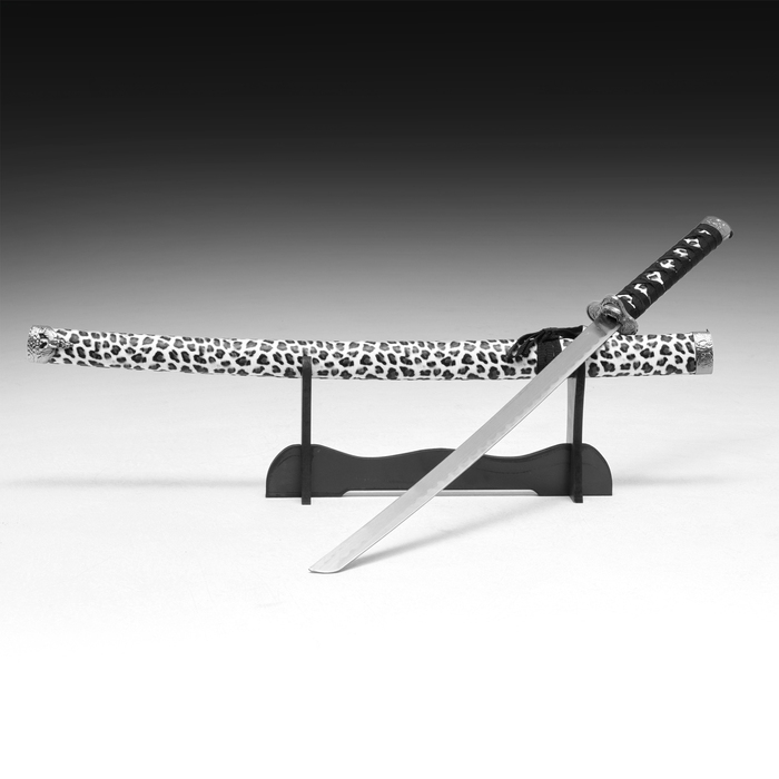 Сувенирное оружие «Катана на подставке», темно серые ножны под леопарда, 89см Сувенирное оружие «Катана на подставке», темно серые ножны под леопарда, 89см