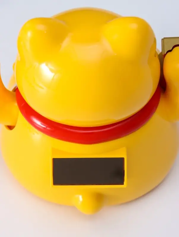 Маятник пластик от солнечной батареи "Кот Манэки-нэко с детками" 11,2х14,3х15,3 см