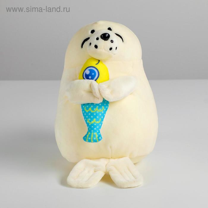 Мягкая игрушка «Нерпа с рыбкой», цвета МИКС