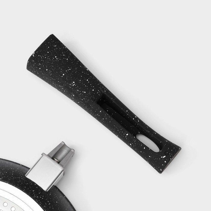 Сковорода кованая Magistro Dark, d=24 см, съёмная ручка soft-touch, антипригарное покрытие, индукция, цвет чёрный Сковорода кованая Magistro Dark, d=24 см, съёмная ручка soft-touch, антипригарное покрытие, индукция, цвет чёрный