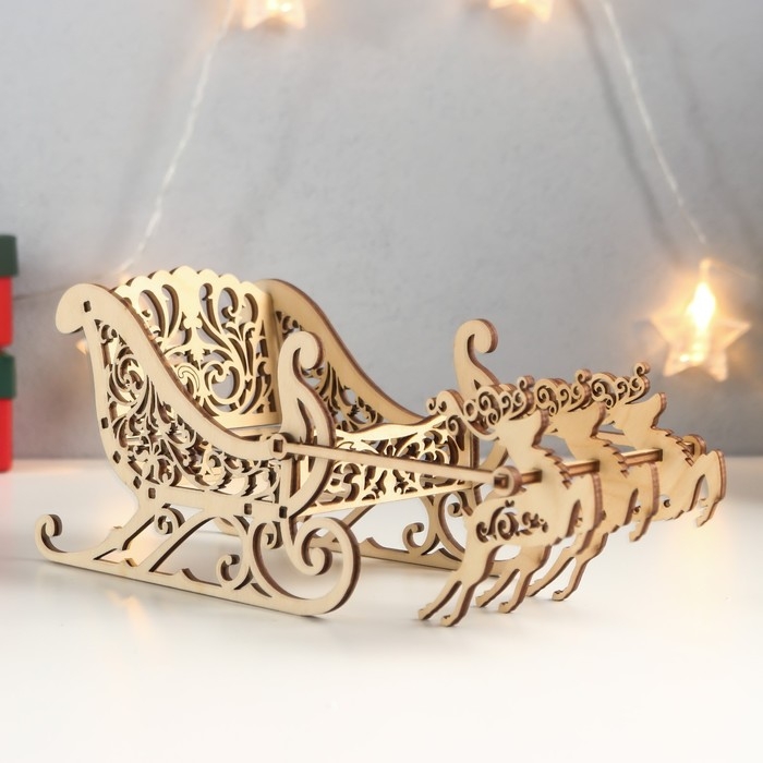 Сувенир  Сувенир "Сани" 18х10х11 см Олень 9,5 х 8 см (набор 12 деталей)