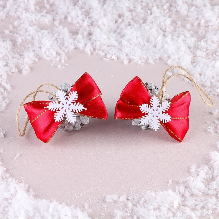 Новогодний набор «Шишки банты снежинка» Новогодний набор «Шишки банты снежинка»