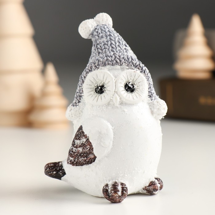 Сувенир полистоун Сувенир полистоун "Белый филин в шапке-колпаке" с посыпкой 5,8х5х8,2 см