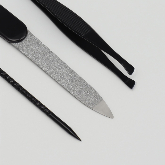 Набор маникюрный «Christian», 8 предметов, в футляре, цвет чёрный/серый Набор маникюрный «Christian», 8 предметов, в футляре, цвет чёрный/серый