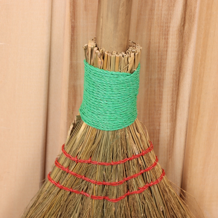 Веник рисовый с бамбуковой ручкой, 23х60 см Веник рисовый с бамбуковой ручкой, 23х60 см