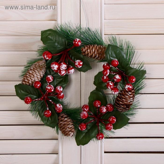 Венок новогодний d-16 см  Венок новогодний d-16 см "Зимнее волшебство" ягодки и шишки