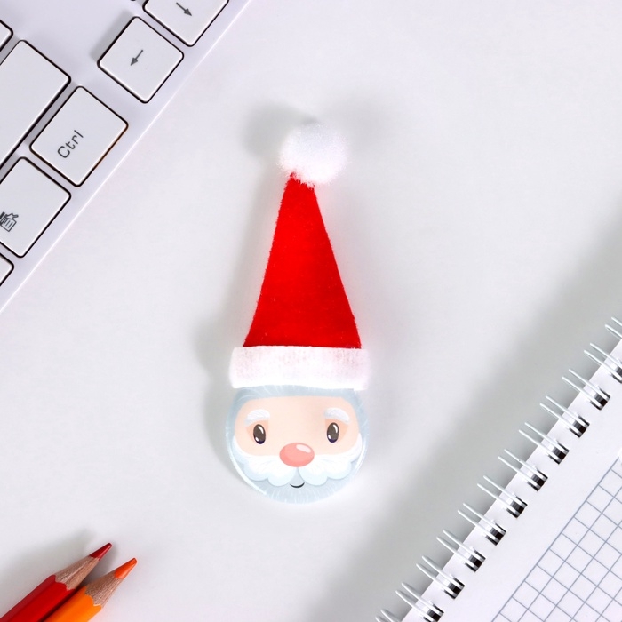 Значок закатной с колпаком d=35 мм Значок закатной с колпаком d=35 мм "Дедушка Мороз" 6,5х11 см