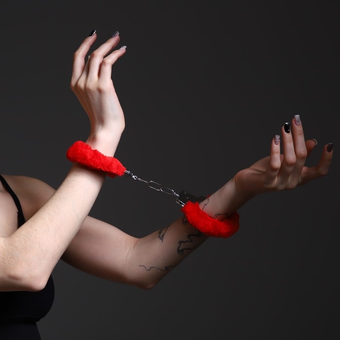 Наручники карнавальные «Всю ночь напролёт» меховые, цвет красный Наручники карнавальные «Всю ночь напролёт» меховые, цвет красный