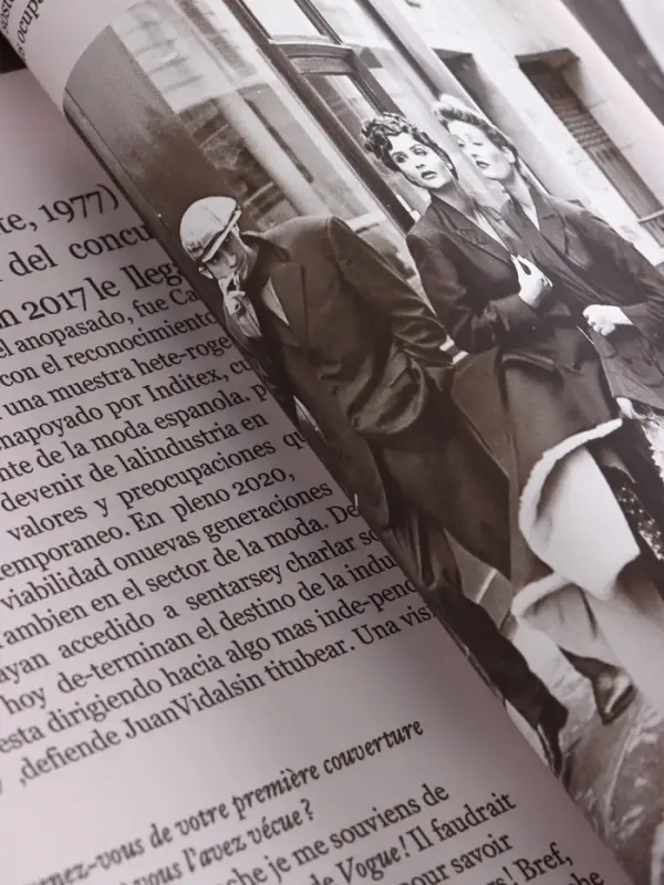 Пленка флористическая "Газета моды" 65мкм, св. розовая, 50х57 &plusmn;1см