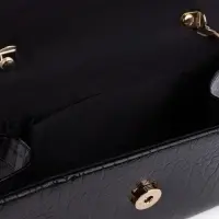 Сумка-клатч женская вечерняя на магните, на цепочке, с текстурой под рептилию, чёрная