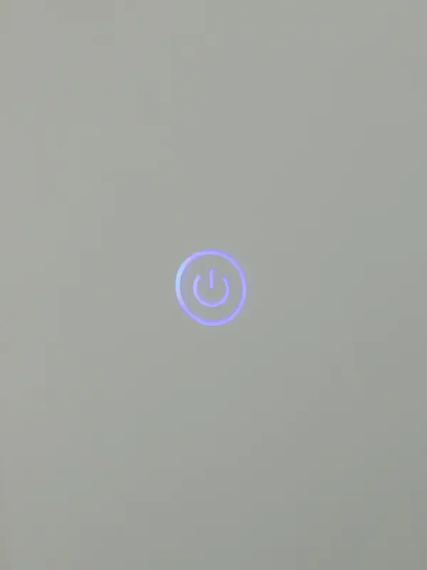 Зеркало с подсветкой 60х60 см, сенсорная кнопка Зеркало с подсветкой 60х60 см, сенсорная кнопка