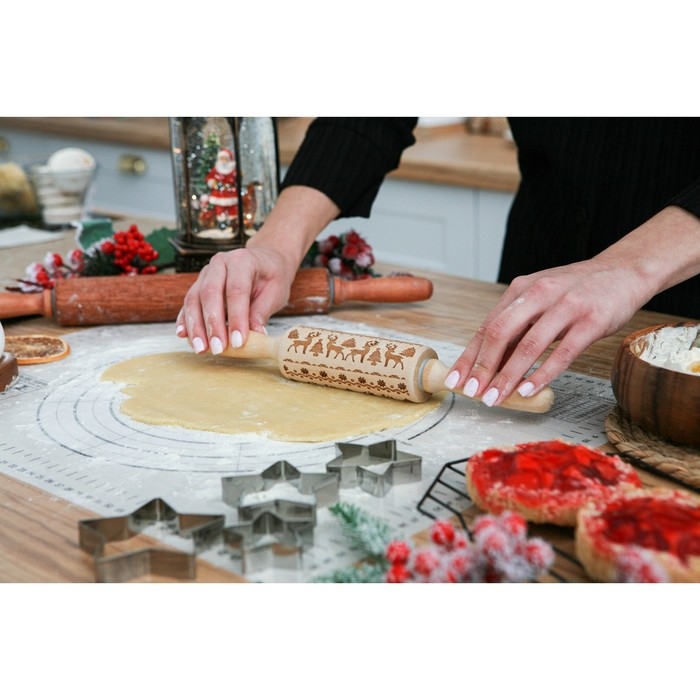 Скалка новогодняя Доляна, фигурная, 30×4 см, рабочая часть 11,5 см, вращающаяся Скалка новогодняя Доляна, фигурная, 30×4 см, рабочая часть 11,5 см, вращающаяся