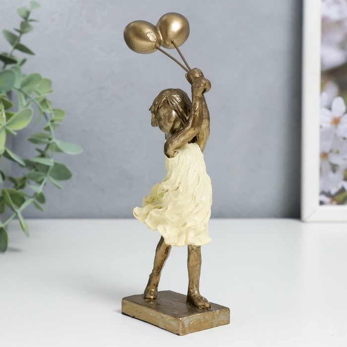 Сувенир полистоун  Сувенир полистоун "Малышка с воздушными шариками, жёлтое платье" 17х5х9 см