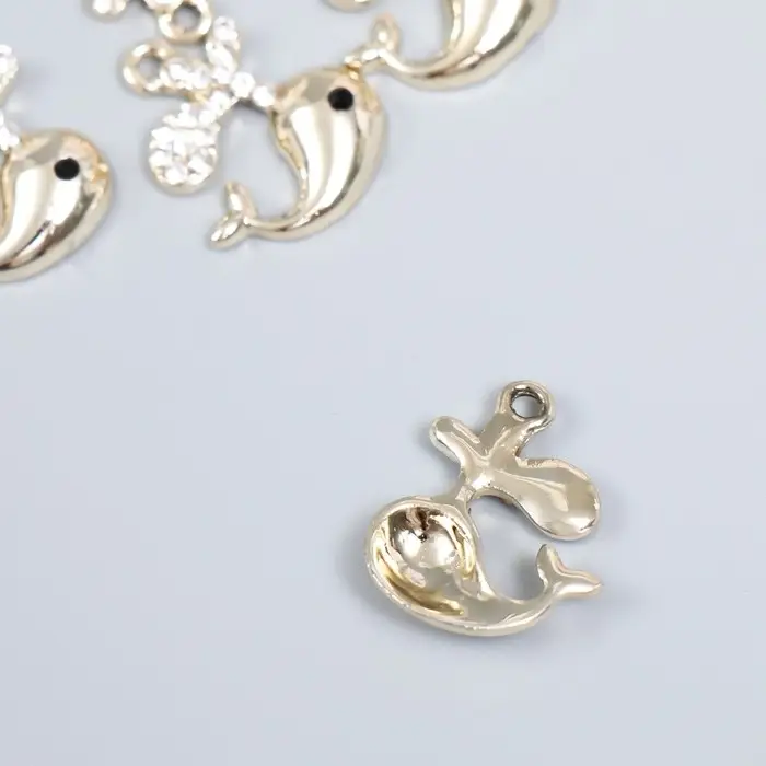 Декор для творчества металл, стразы "Весёлый кит с фонтанчиком" золото 1,7х2 см