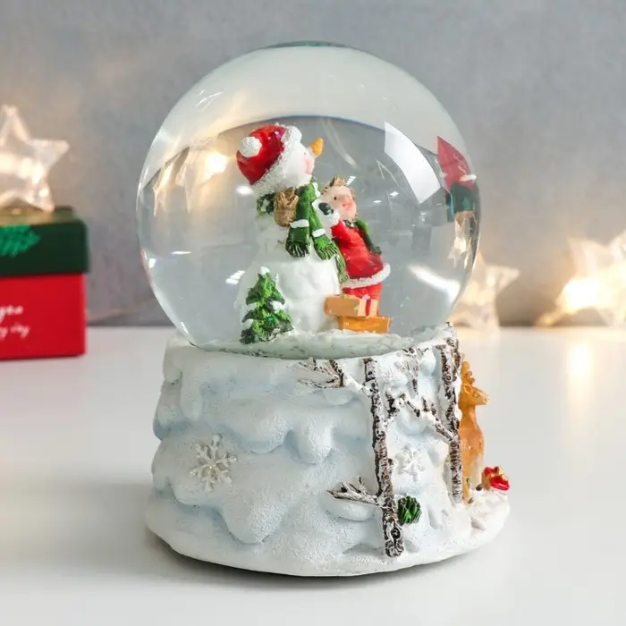 Сувенир полистоун водяной шар музыка "Обнимашки со снеговиком" 11,5х11,5х14 см
