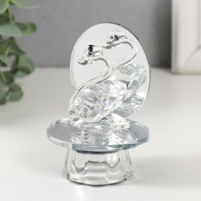 Сувенир стекло Сувенир стекло "Лебедь на зеркальной подставке" 6х5х8 см