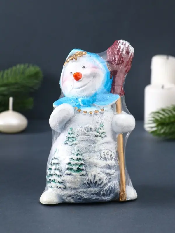 Свеча фигурная "Снеговик с метлой" 8х6,5х14 см, цв. голубой