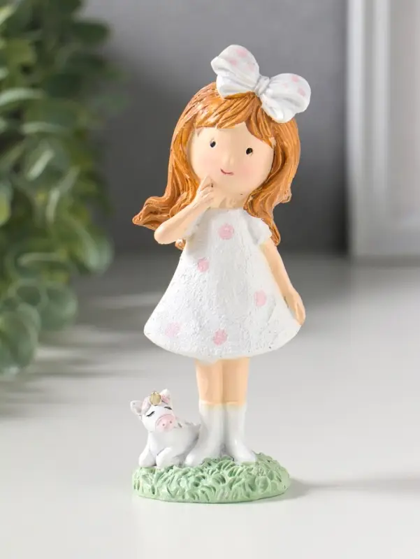 Сувенир полистоун "Малышка в платье в горох, с бантом в волосах, с единорогом" 5х3,7х13 см   1092989