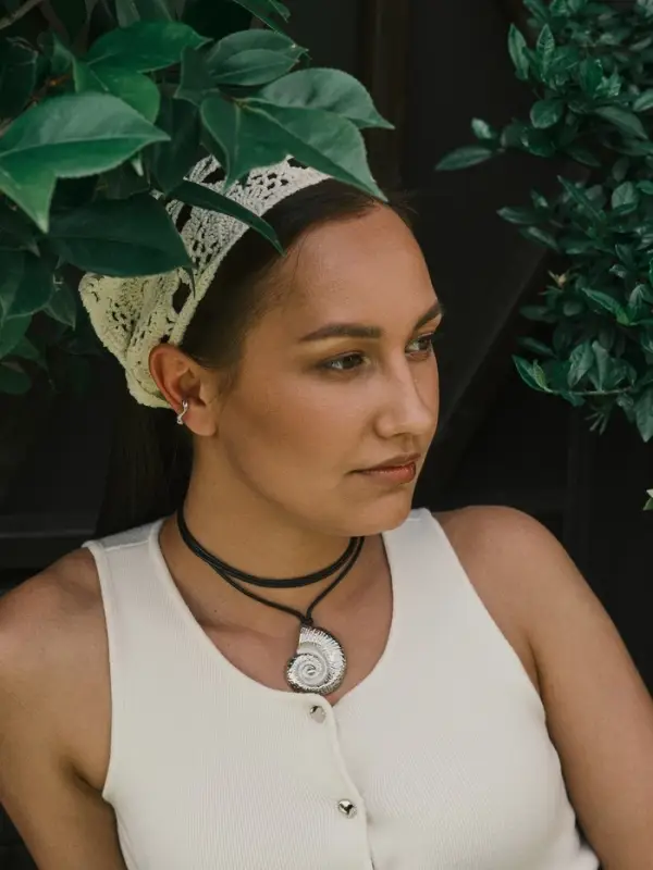 Серьга "Кафф" мятый металл, цвет серебро