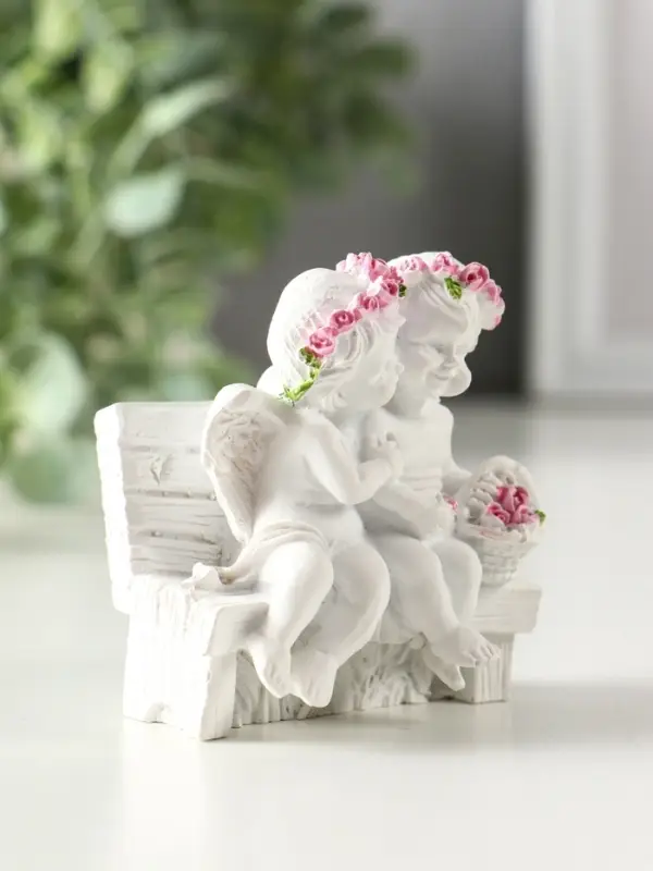 Фигурка &laquo;2 ангелочка в розовом веночке на скамейке&raquo;, 8&times;7&times;5 см, МИКС
