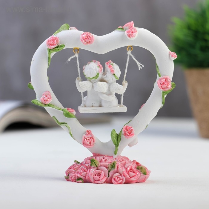 Сувенир Сувенир "2 ангелочка на качелях в сердце" в венке из роз 11х10х4 см