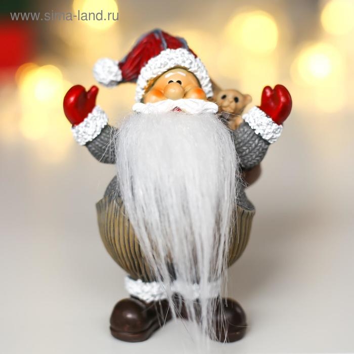 Сувенир полистоун Сувенир полистоун "Дед Мороз в комбинезоне с медвежонком" 8х6,7х4,7 см