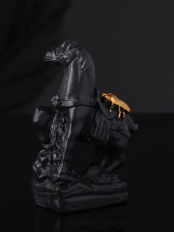 Фигура "Конь с мухой", 8х6х3 см, черный