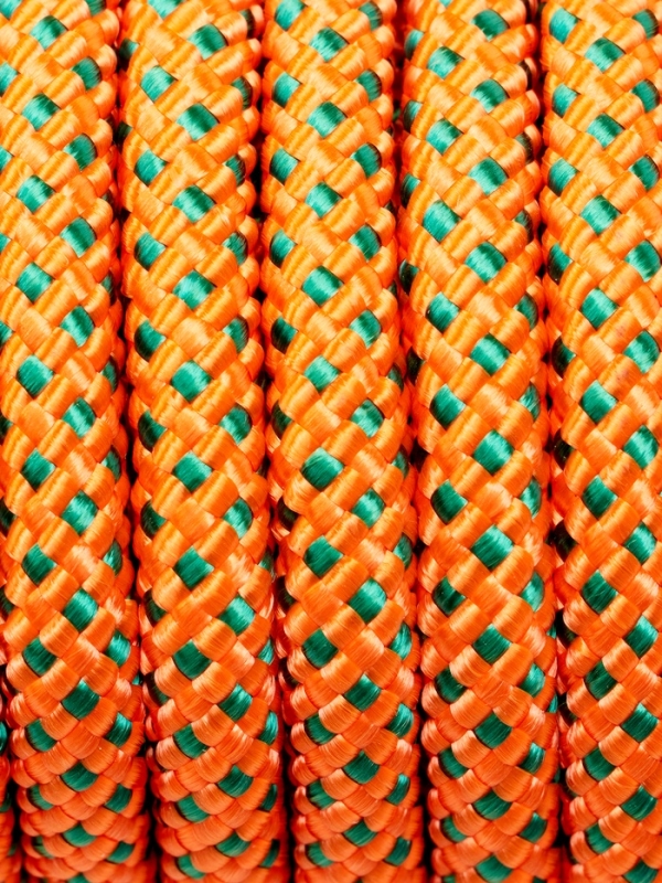 Веревка страховочно-спасательная  Веревка страховочно-спасательная "Climb" 32 прядная, зелено-оранжевая, d= 8 мм, 20 м