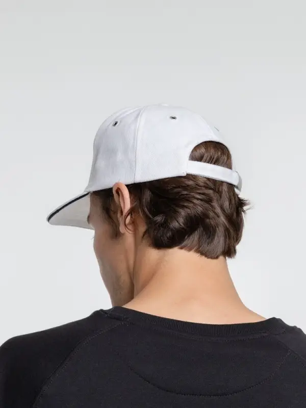 Бейсболка Classic, белая с темно-синим кантом Бейсболка Classic, белая с темно-синим кантом