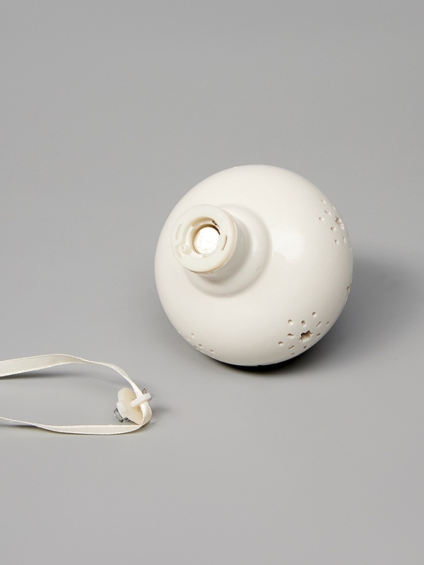 Елочный шар Елочный шар "Снежный" 10.7х8.5х8.5, 1 LED, LR44x3(в компл.), Т/БЕЛЫЙ