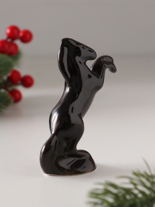 Статуэтка фарфоровая Статуэтка фарфоровая "Конь чёрный", /цветная глазурь/, 9 см 07-374-2