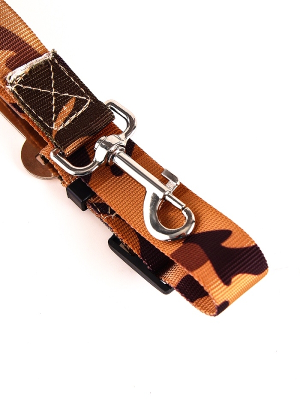 Ремень - поводок безопасности для собак амортизирующий, 50-70 х 2,5 см, коричневый камуфляж Ремень - поводок безопасности для собак амортизирующий, 50-70 х 2,5 см, коричневый камуфляж