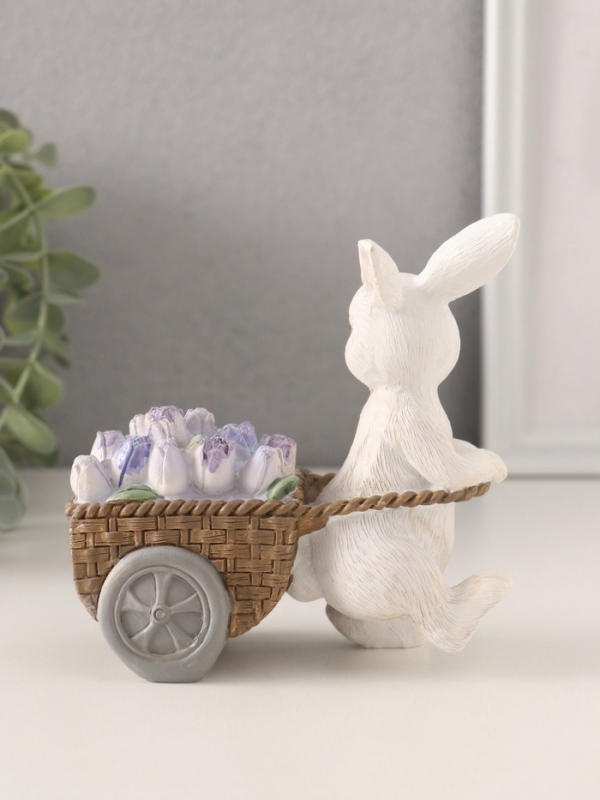 Сувенир полистоун  Сувенир полистоун "Зайчик с тележкой фиолетовых тюльпанов" 11,5х5,5х12 см