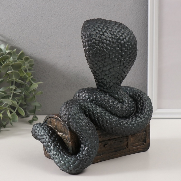 Копилка"КОБРА НА СУНДУКЕ "  20 х 17 х 12 см.